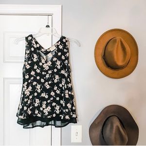 3/$20 Floral Tank by Sienna ✨